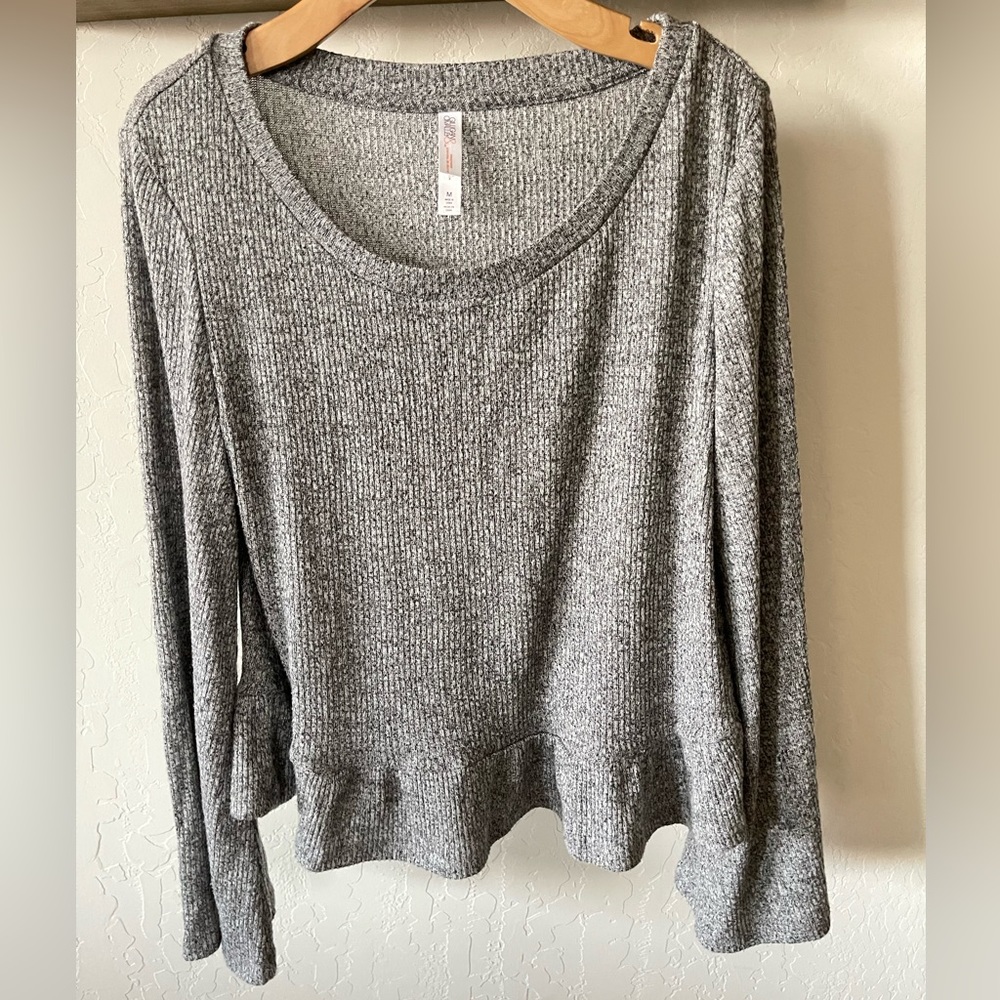 Bundle only Gilligan & O’Malley Gray Ribbed Long Sleeve Top with Bell Sleeve’s M